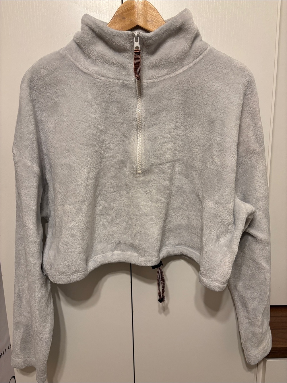 Urban Outfitters Light Gray Cropped Half-Zip Soft Pullover - L